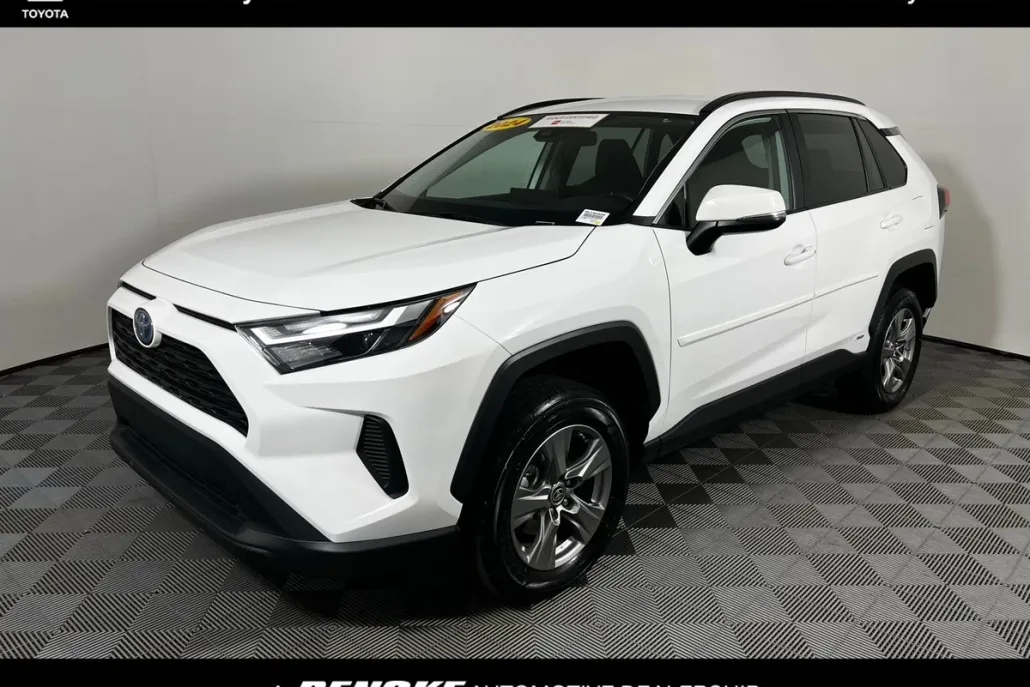2024 Toyota RAV4 Hybrid LE photo 1