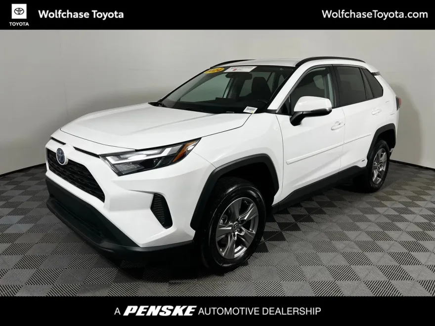 2024 Toyota RAV4 Hybrid LE photo 1