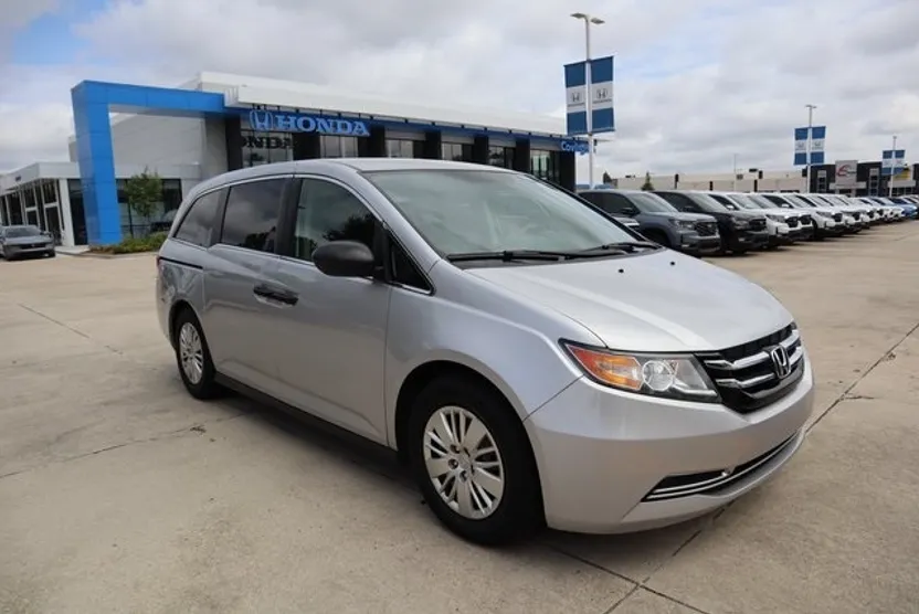 2014 Honda Odyssey LX photo 1