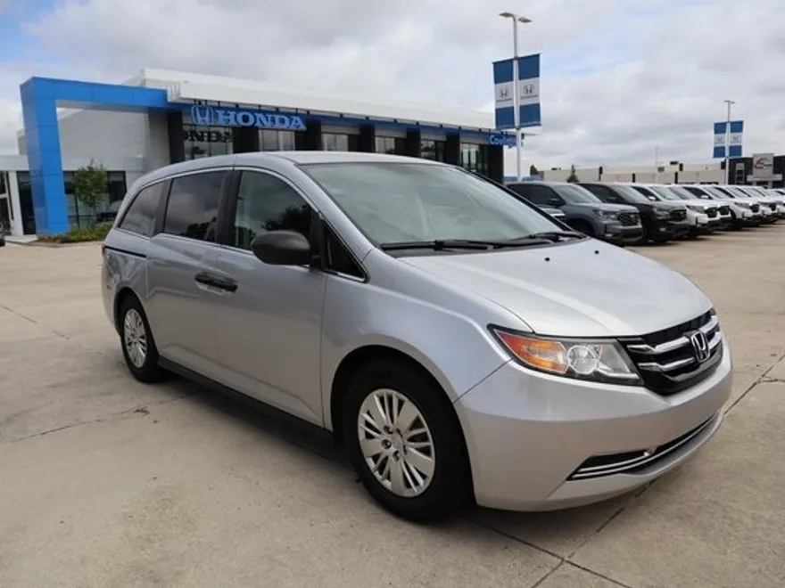2014 Honda Odyssey LX photo 1