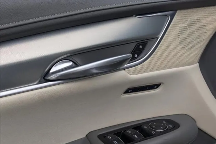 2019 Cadillac XT5 Luxury photo 1