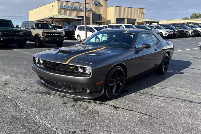 2023 Dodge Challenger GT photo 1
