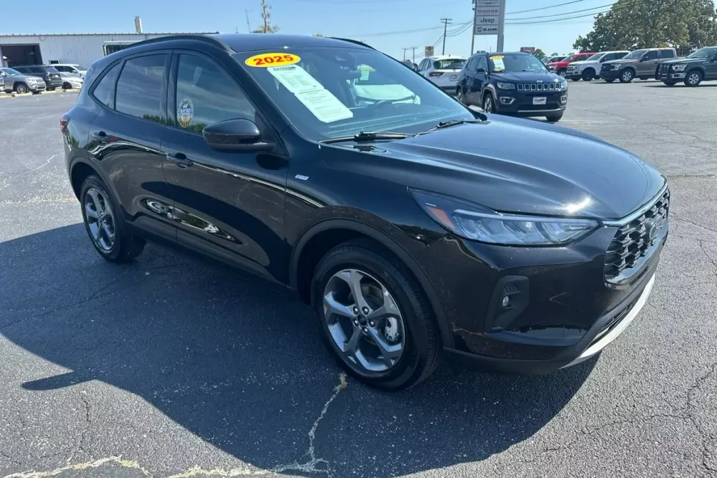 2025 Ford Escape ST-Line Select photo 1
