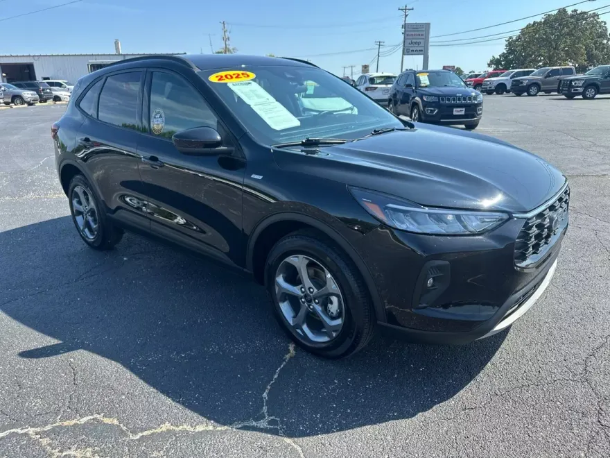 2025 Ford Escape ST-Line Select photo 1