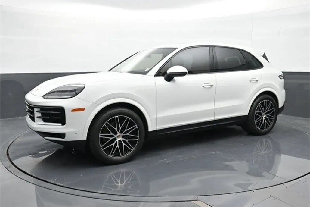 2025 Porsche Cayenne photo 1