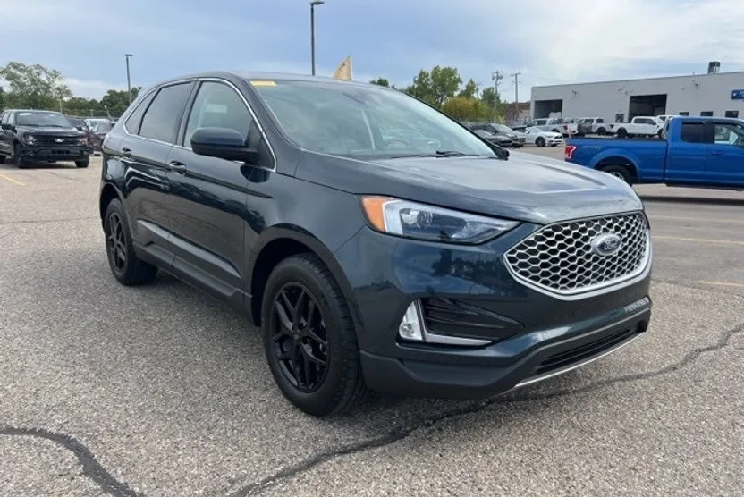 2023 Ford Edge SEL photo 1