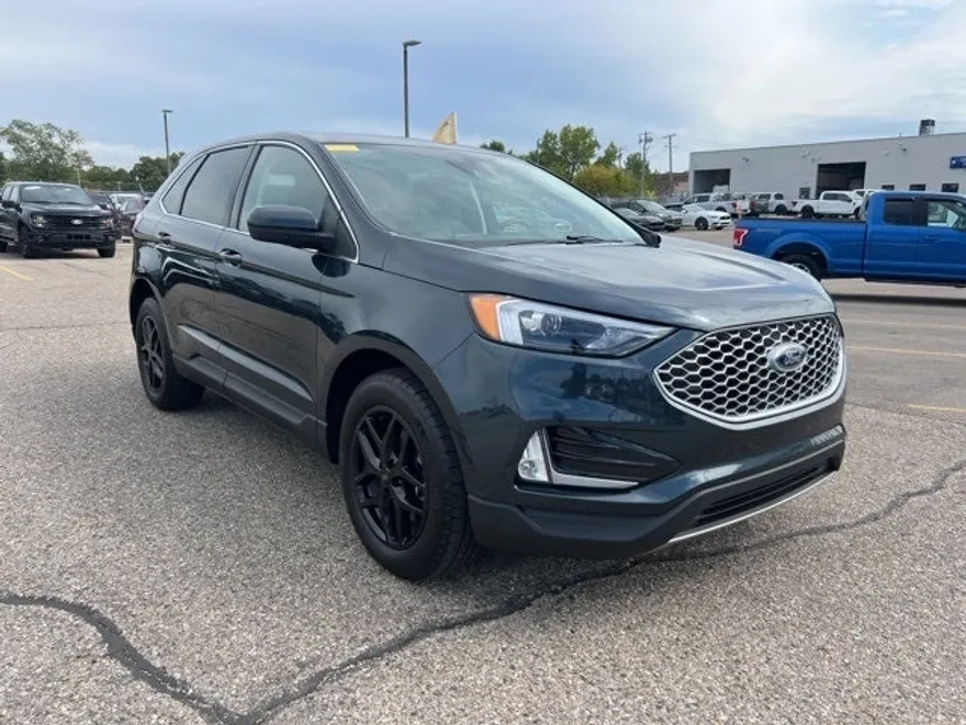 2023 Ford Edge SEL photo 1