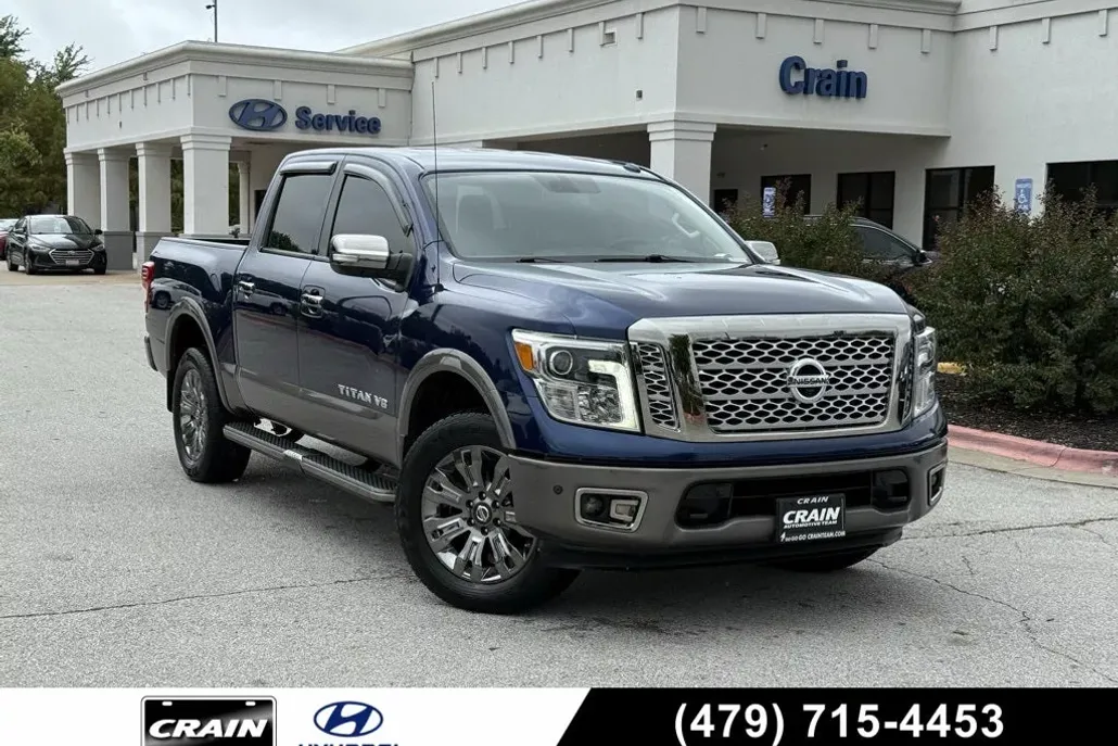 2019 Nissan Titan Platinum Reserve photo 1