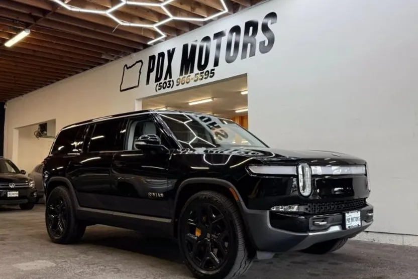 2023 Rivian R1S Launch Edition photo 1