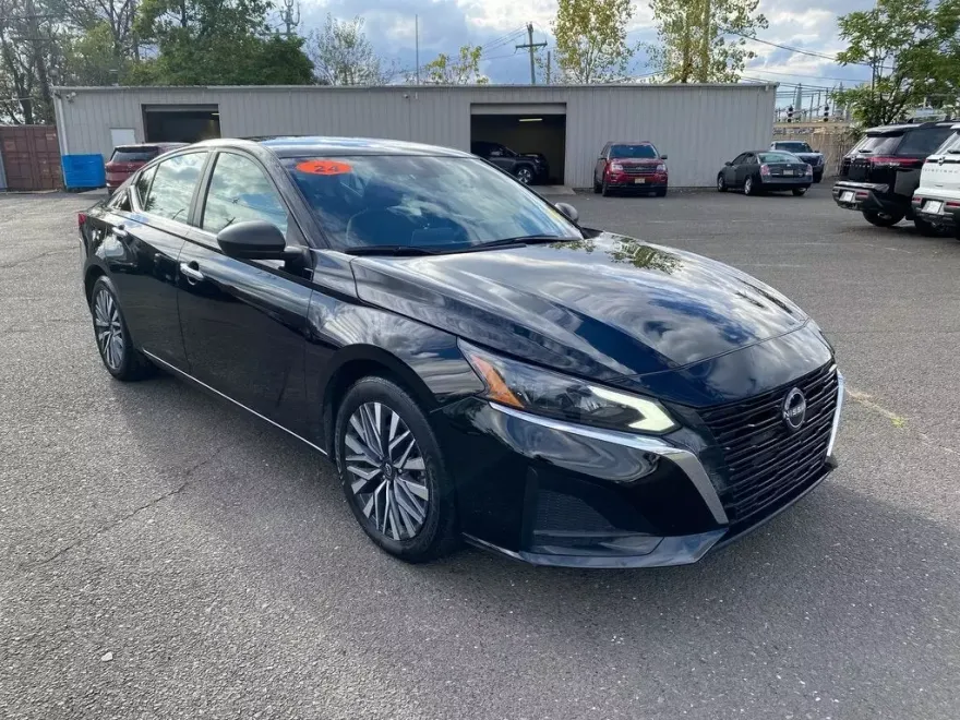 2024 Nissan Altima 2.5 SV photo 1