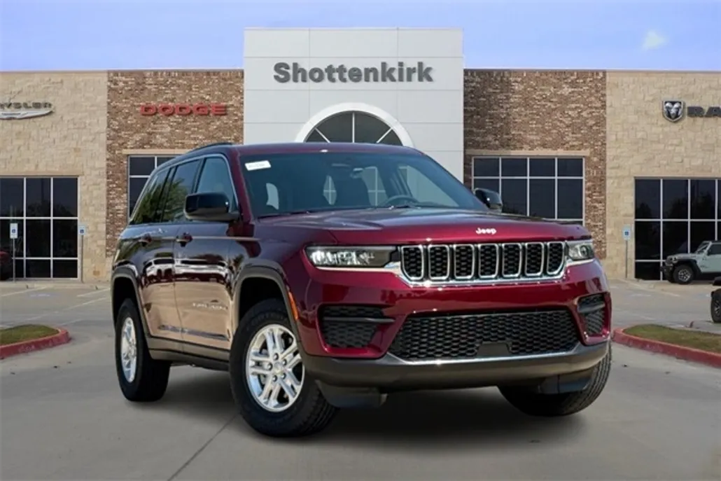 2025 Jeep Grand Cherokee Laredo photo 1