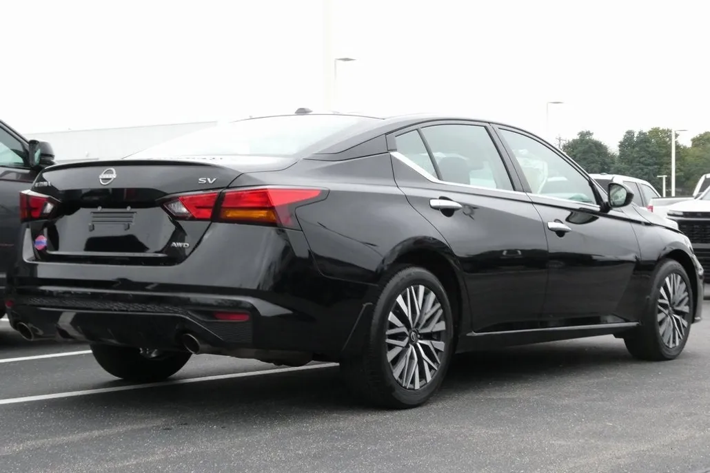 2024 Nissan Altima SV photo 1
