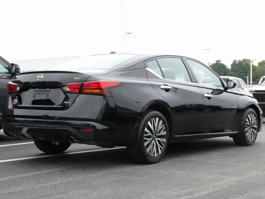 2024 Nissan Altima SV photo 1