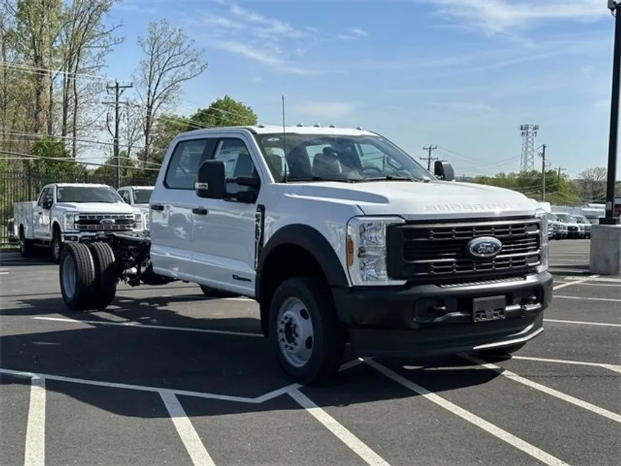 2025 Ford F-450 photo 1