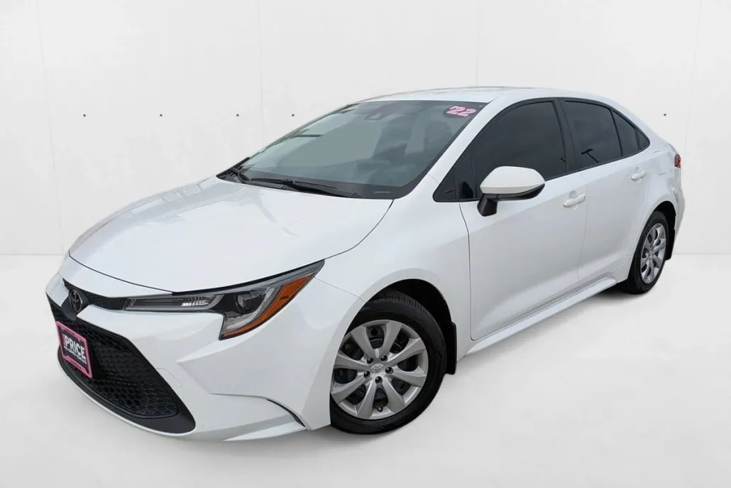 2022 Toyota Corolla LE photo 1