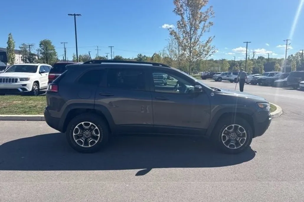 2022 Jeep Cherokee Trailhawk photo 1