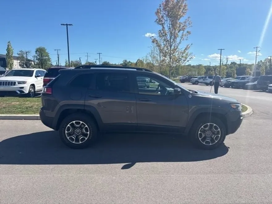 2022 Jeep Cherokee Trailhawk photo 1