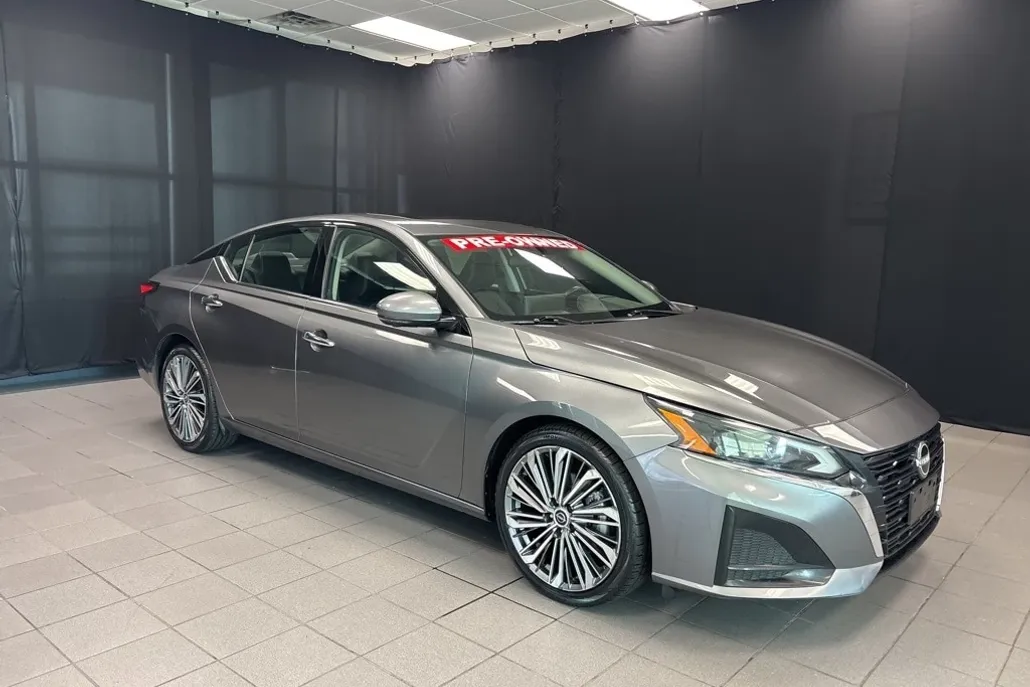 2023 Nissan Altima 2.5 SL photo 1
