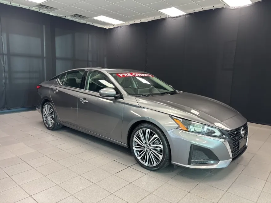 2023 Nissan Altima 2.5 SL photo 1