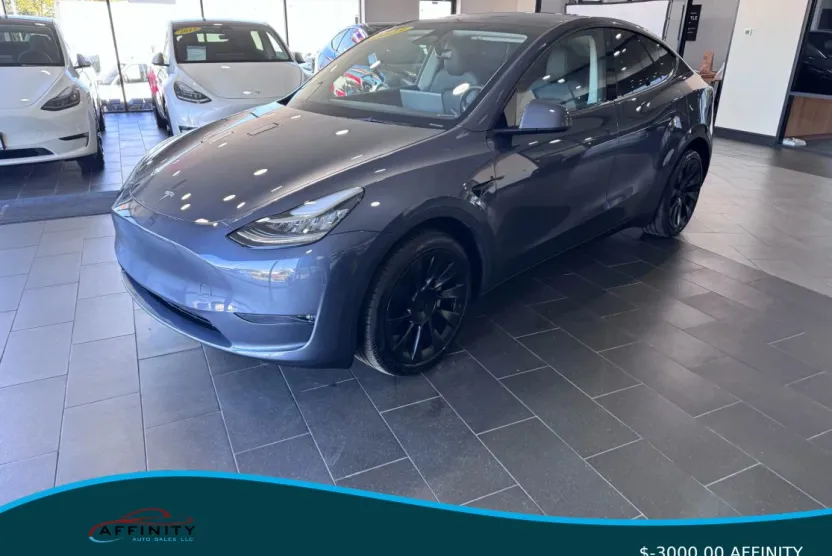 2023 Tesla Model Y Long Range photo 1