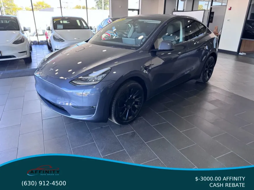 2023 Tesla Model Y Long Range photo 1