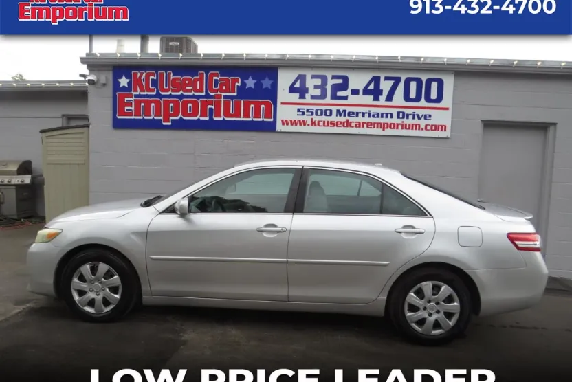 2010 Toyota Camry photo 1