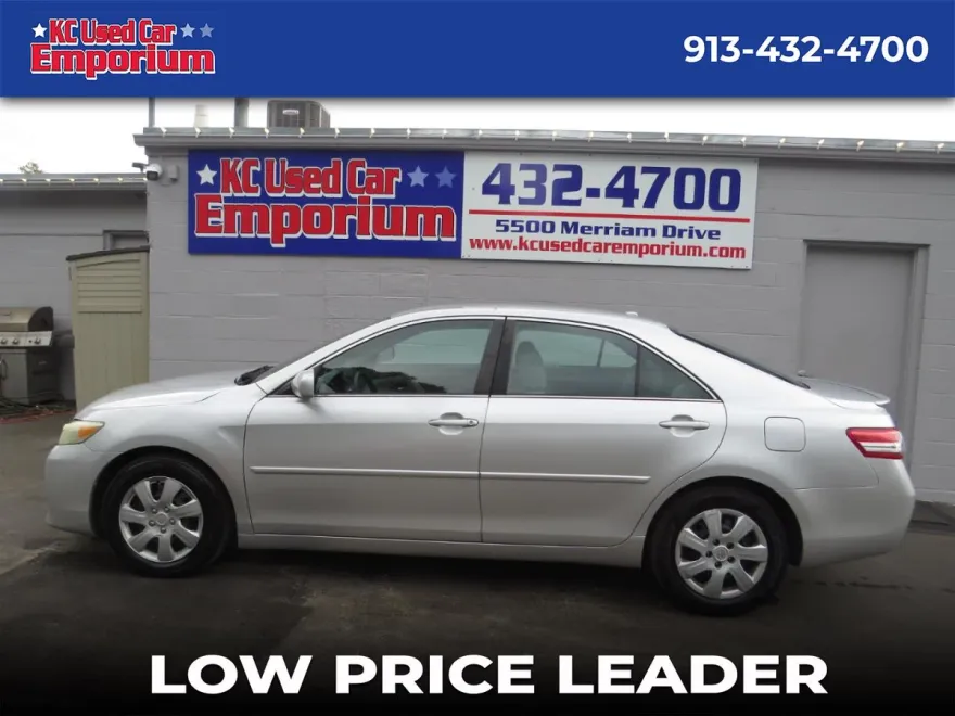 2010 Toyota Camry photo 1