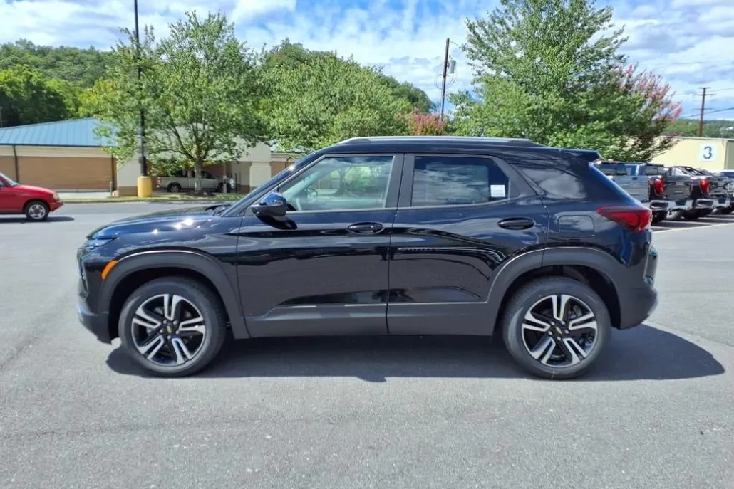 2026 Chevrolet Trailblazer LT photo 1