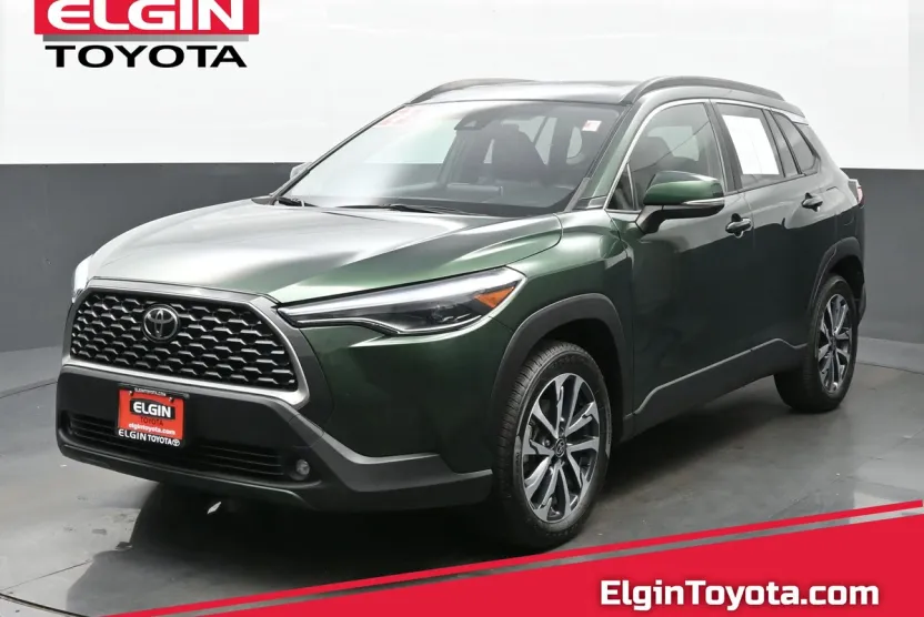 2022 Toyota Corolla Cross XLE photo 1
