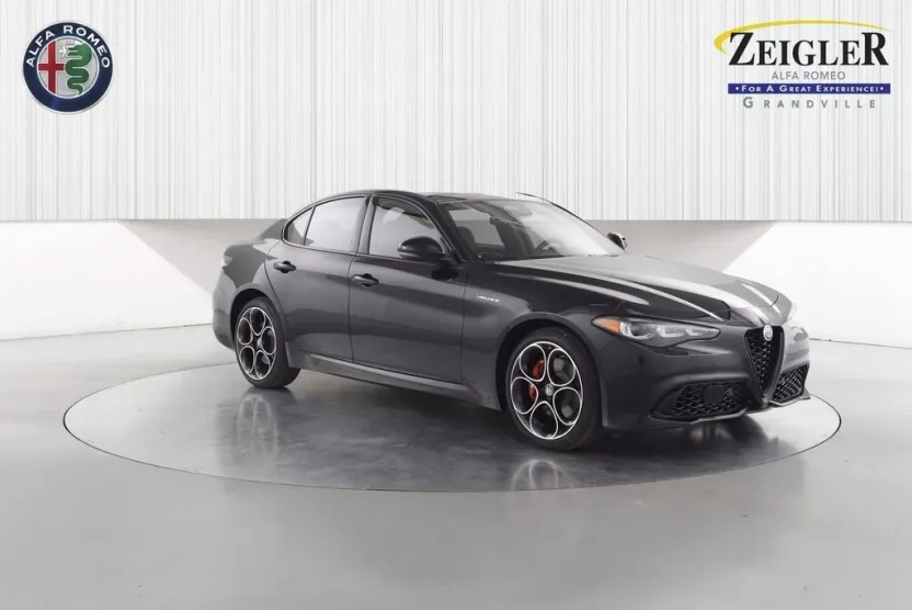 2025 Alfa Romeo Giulia Base photo 1