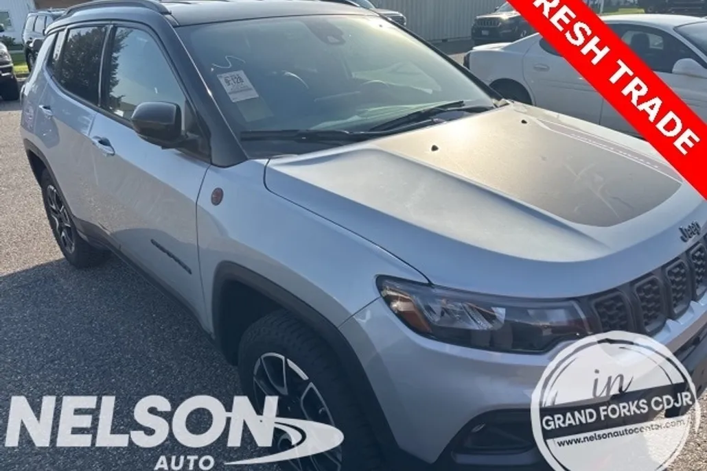 2024 Jeep Compass Trailhawk photo 1