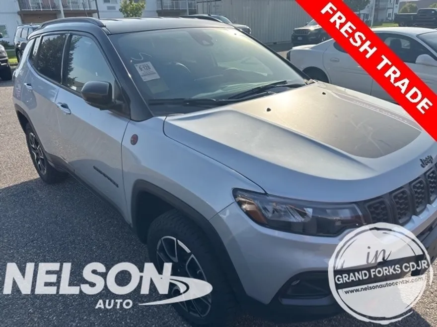 2024 Jeep Compass Trailhawk photo 1