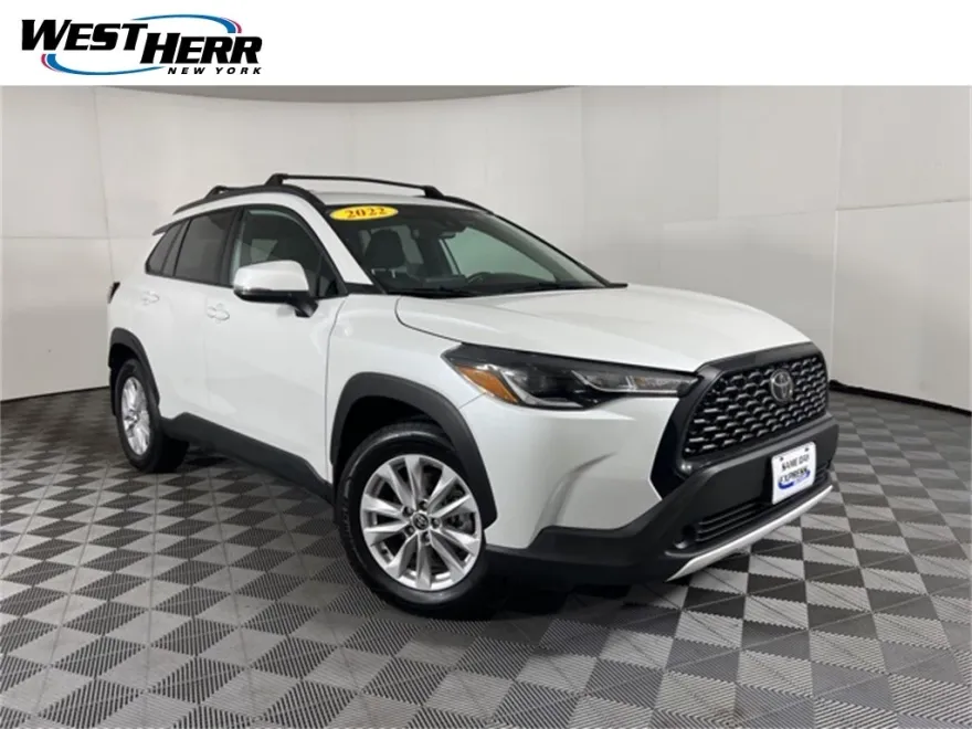 2022 Toyota Corolla Cross LE photo 1