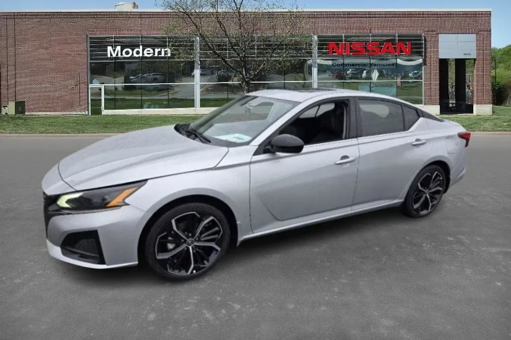 2025 Nissan Altima SR photo 1