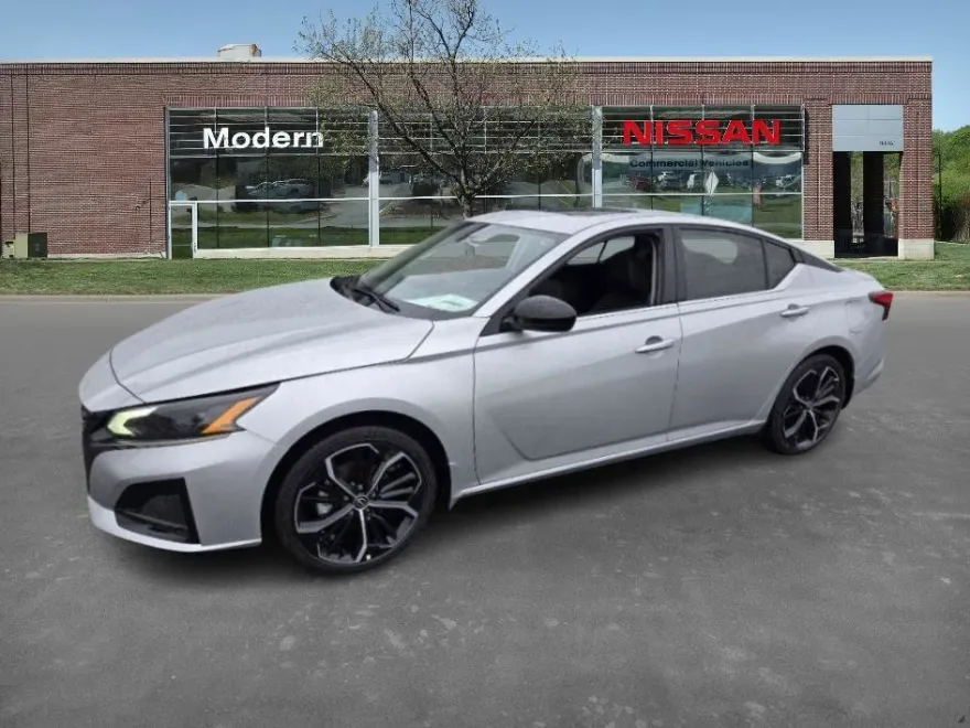 2025 Nissan Altima SR photo 1