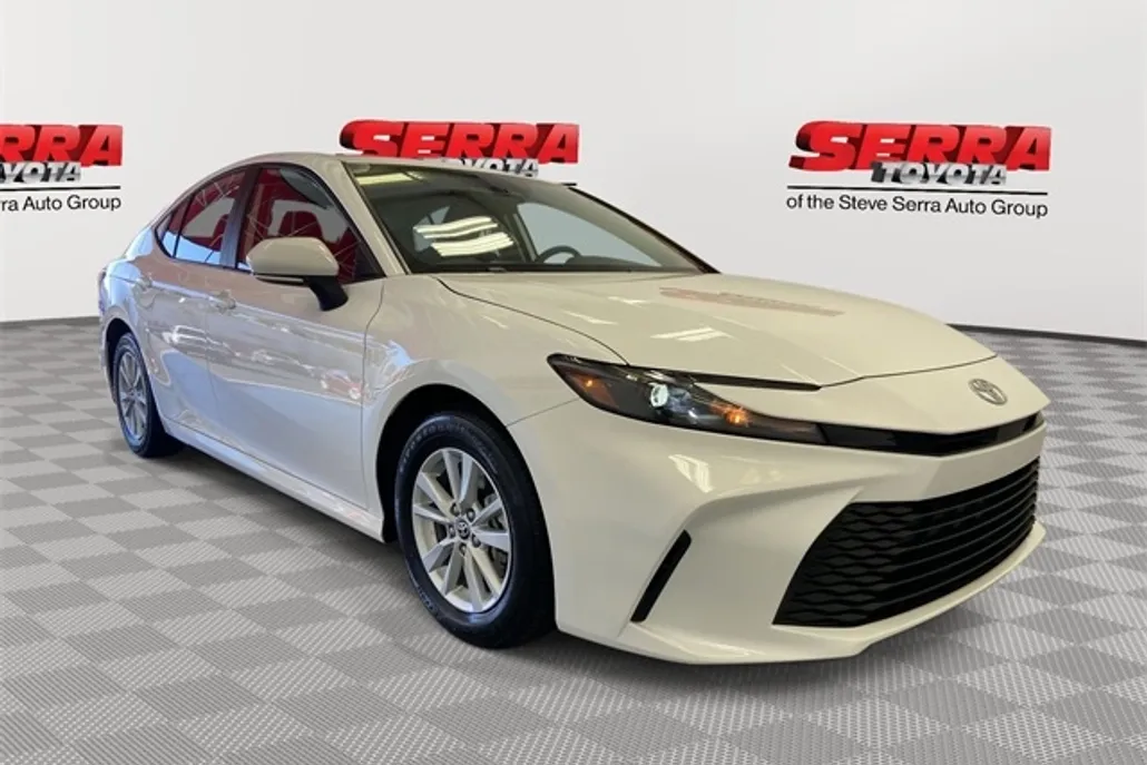 2025 Toyota Camry LE photo 1