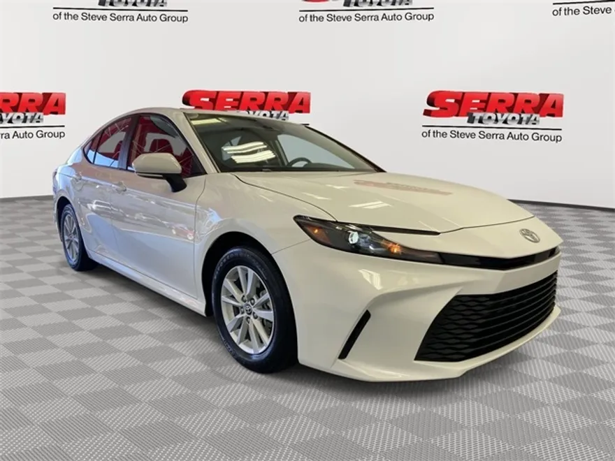 2025 Toyota Camry LE photo 1