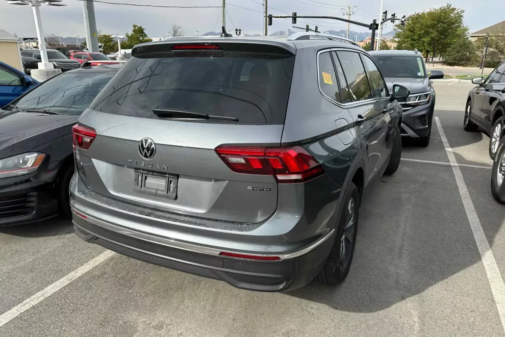 2022 Volkswagen Tiguan SE photo 1