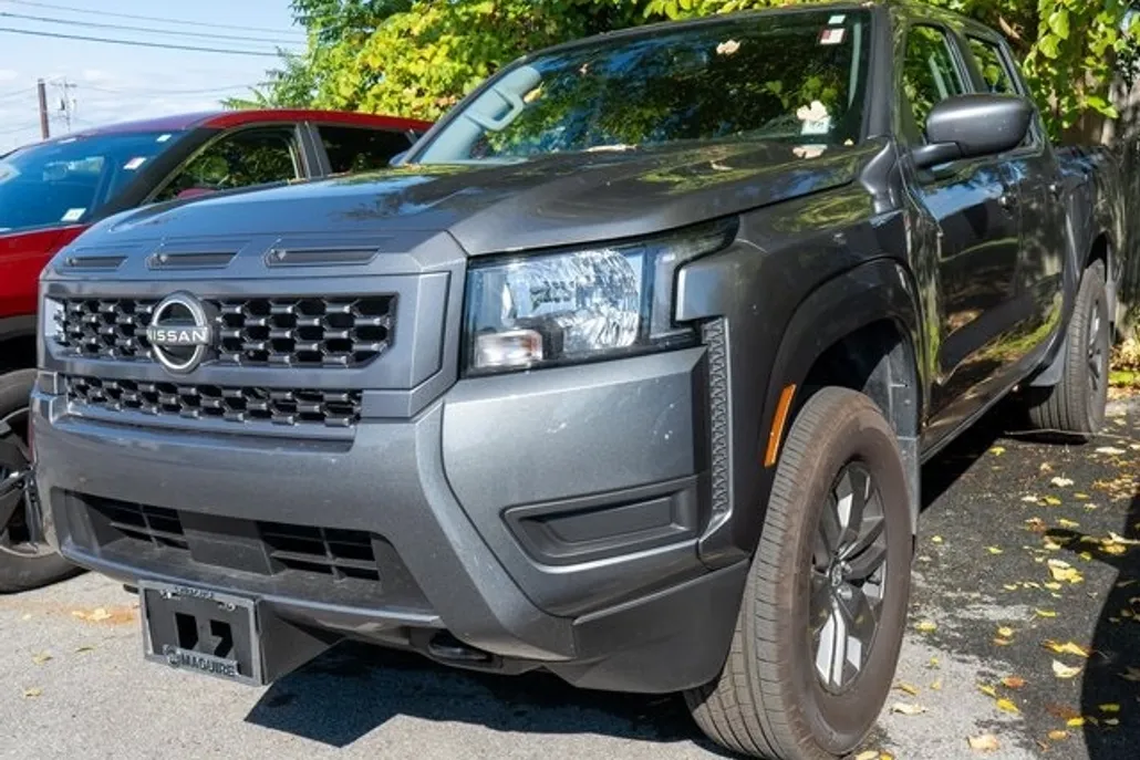 2025 Nissan Frontier SV photo 1