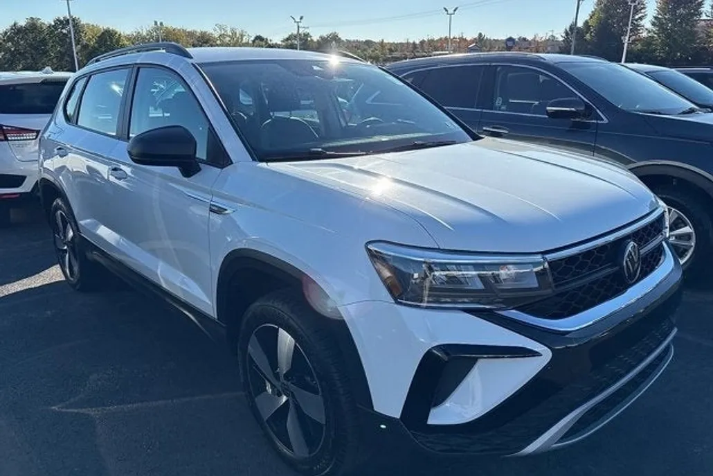 2024 Volkswagen Taos S photo 1