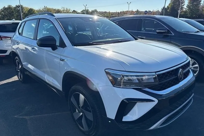 2024 Volkswagen Taos S photo 1