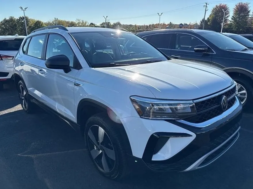 2024 Volkswagen Taos S photo 1