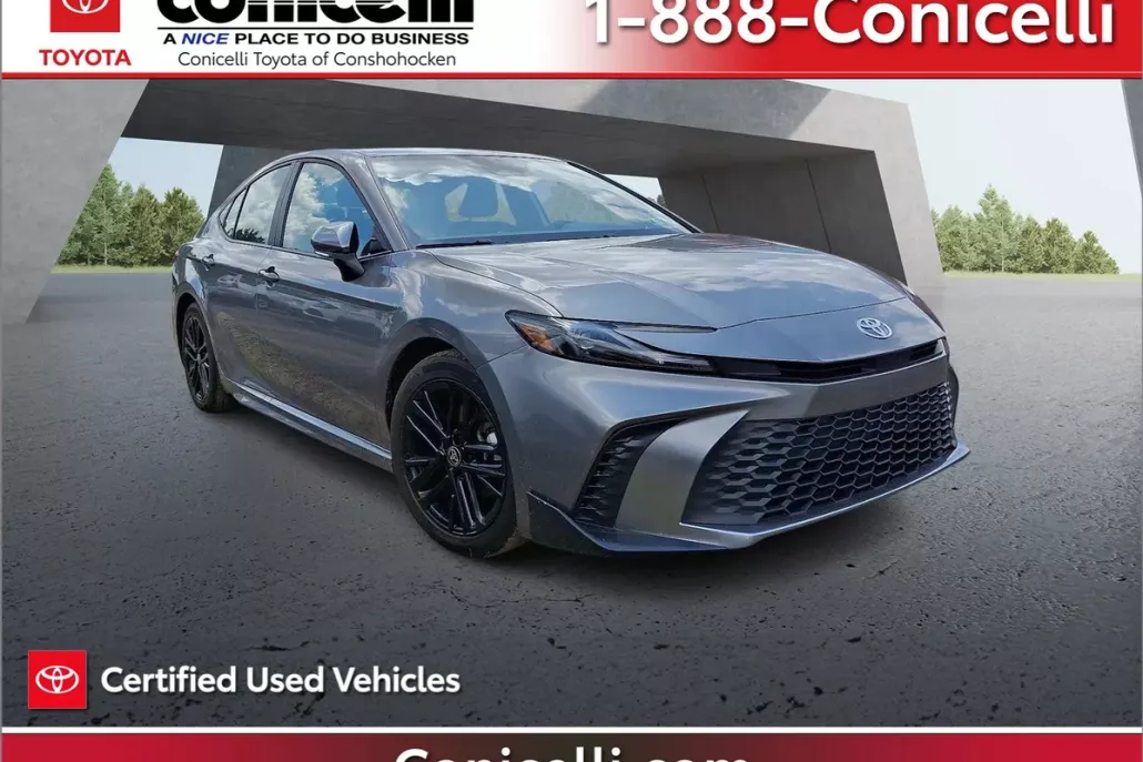 2025 Toyota Camry SE photo 1
