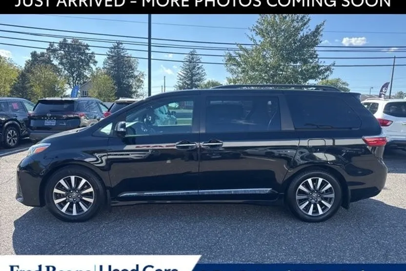 2019 Toyota Sienna Limited Premium photo 1