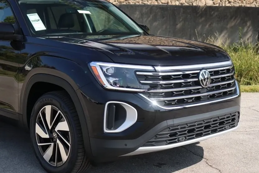 2026 Volkswagen Atlas SE Technology photo 1