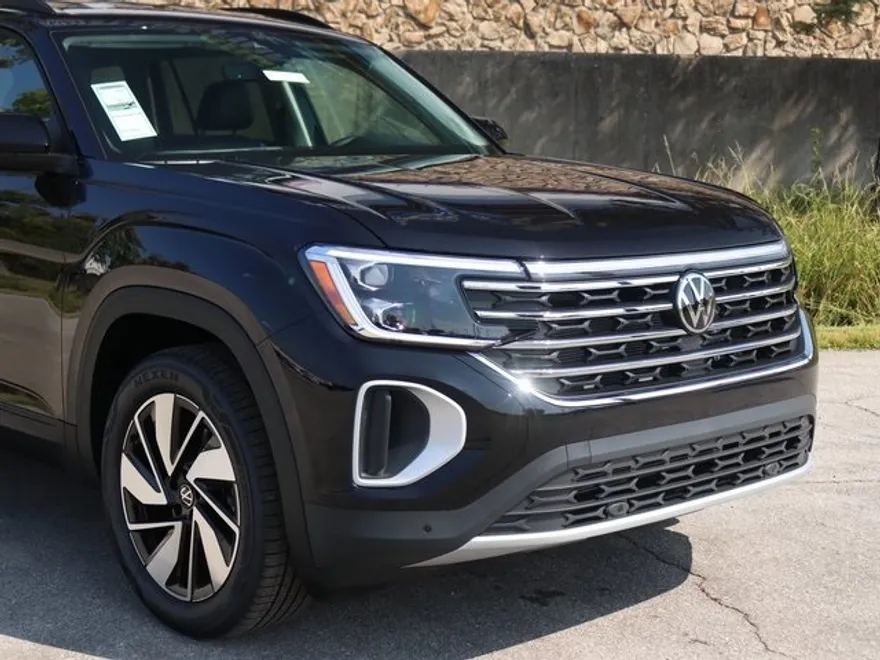 2026 Volkswagen Atlas SE Technology photo 1