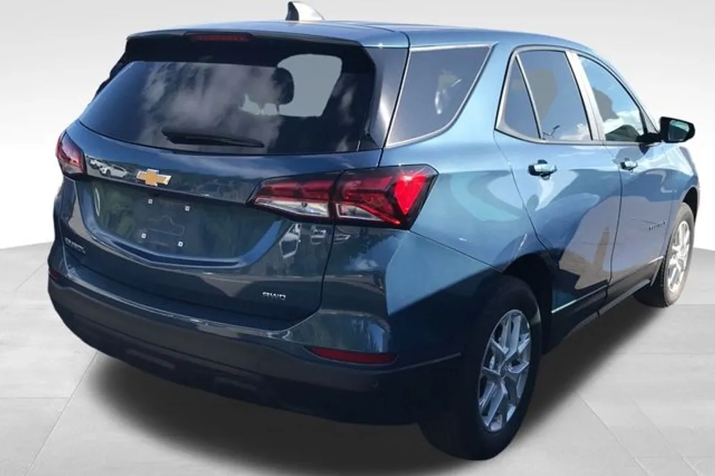 2024 Chevrolet Equinox LS photo 1
