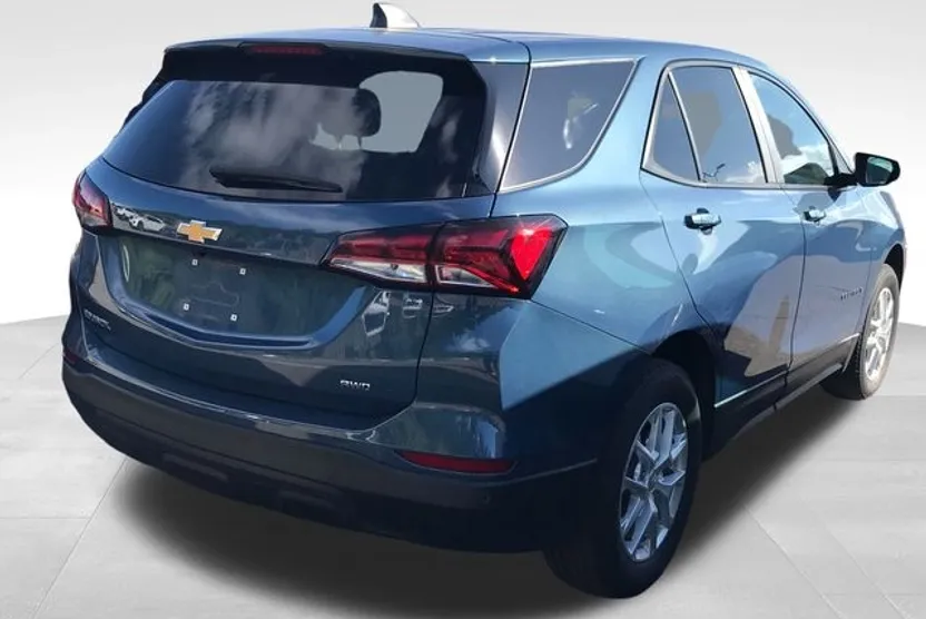 2024 Chevrolet Equinox LS photo 1