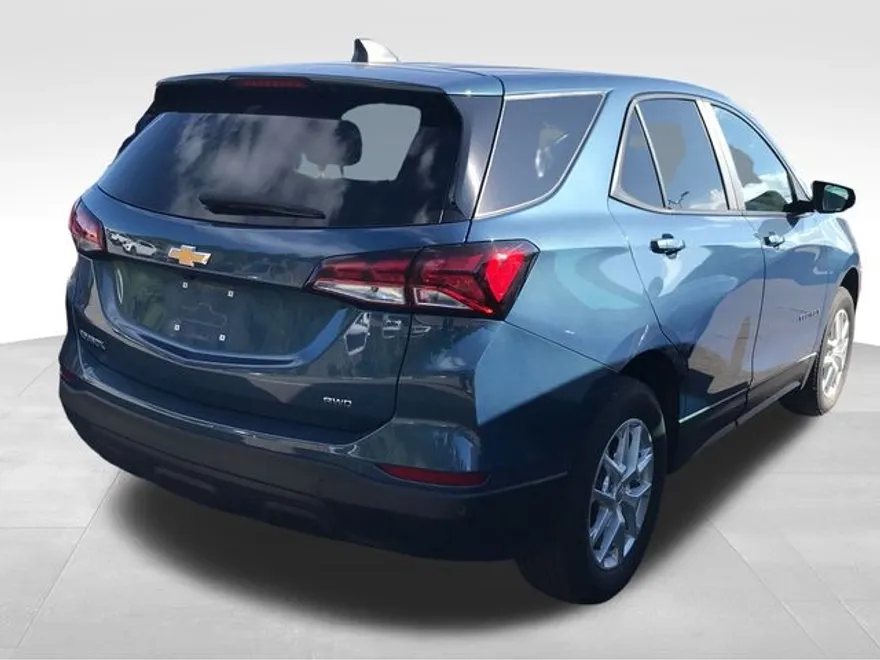 2024 Chevrolet Equinox LS photo 1