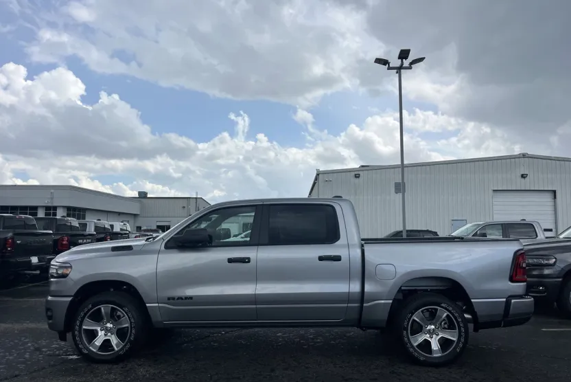 2025 Ram 1500 Tradesman photo 1